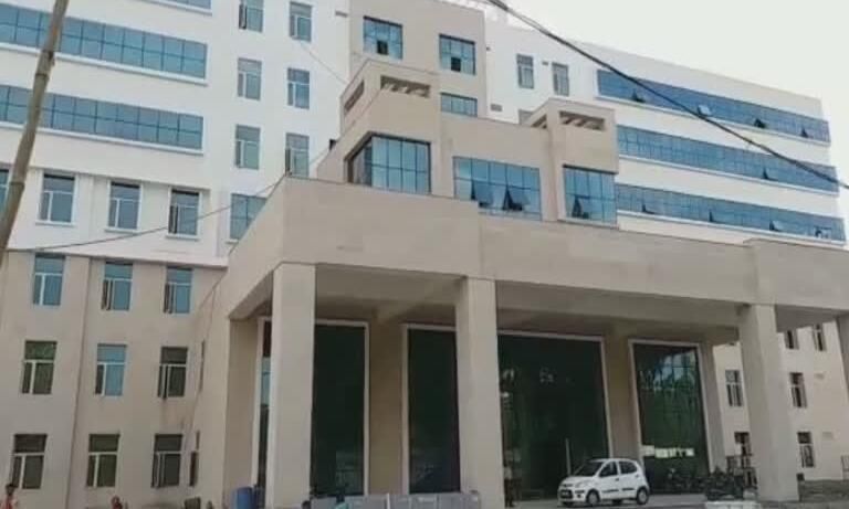 सुपर स्पेशलिटी अस्पताल में बिना ऑपरेशन के होगा पत्थरी का उपचार