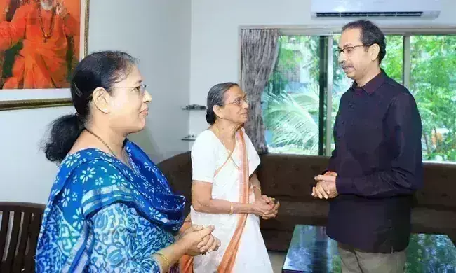 शिवसेना प्रमुख उद्धव ठाकरे पहुंचे संजय राउत के घर, परिवार को बंधाया ढाढ़स