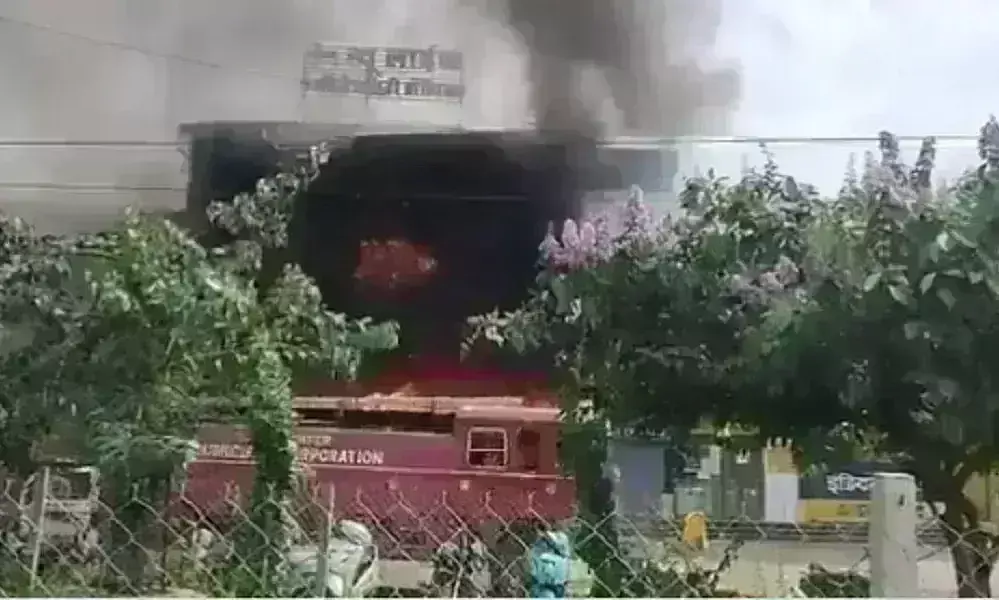 जबलपुर के निजी अस्पताल में लगी आग, 8 की मौत, 10 लोग झुलसे जबलपुर के निजी अस्पताल में लगी आग, 8 की मौत, 10 लोग झुलसे