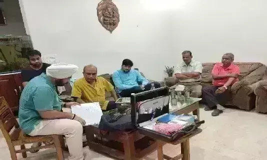 EOW ने नगर निगम के सहायक यंत्री के घर मारा छापा, मिली करोड़ों की संपत्ति EOW ने नगर निगम के सहायक यंत्री के घर मारा छापा, मिली करोड़ों की संपत्ति