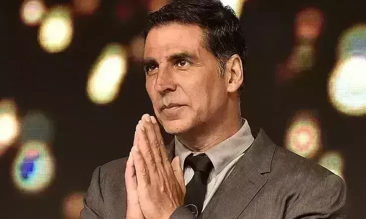 अक्षय कुमार ने डीपी पर लगाया तिरंगा, फैंस ने देशभक्ति पर उठाए सवाल अक्षय कुमार ने डीपी पर लगाया तिरंगा, फैंस ने देशभक्ति पर उठाए सवाल