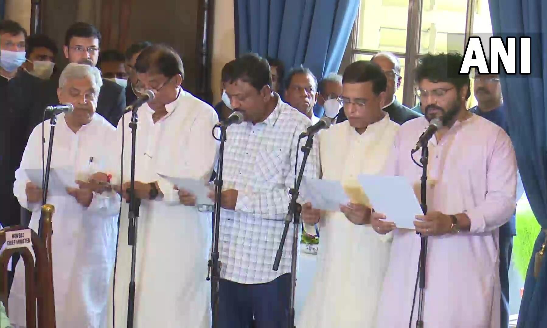 ममता बनर्जी ने किया मंत्रिमंडल विस्तार, बाबुल सुप्रियो समेत 9 मंत्रियों ने ली शपथ ममता बनर्जी ने किया मंत्रिमंडल विस्तार, बाबुल सुप्रियो समेत 9 मंत्रियों ने ली शपथ