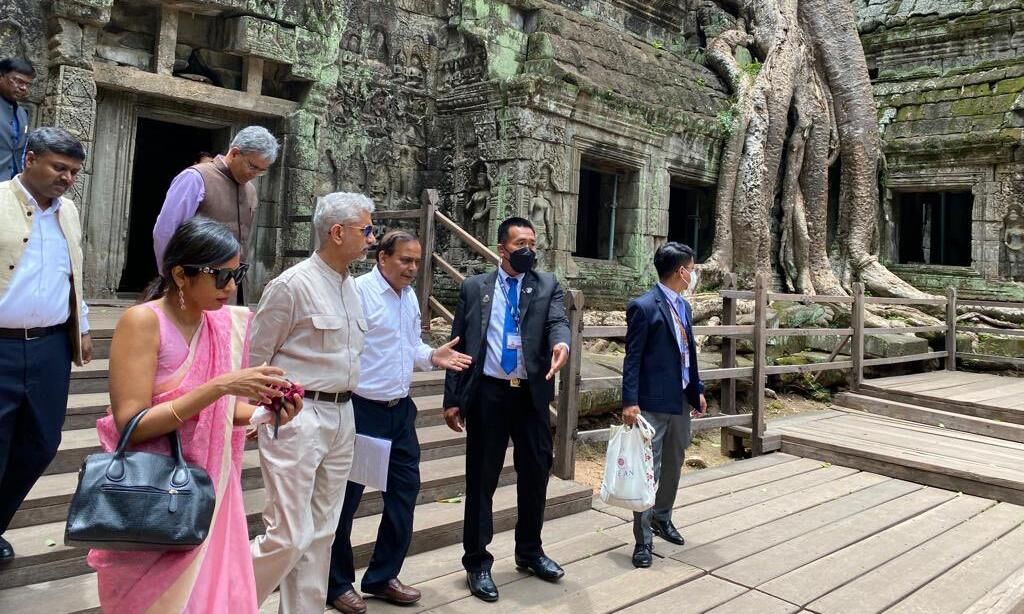 कंबोडिया पहुंचे विदेश मंत्री एस जयशंकर,  12वीं सदी के ता प्रोहम मंदिर का दौरा किया