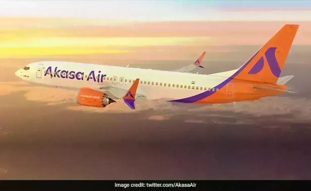 अकासा एयर ने भरी पहली उड़ान, केन्द्रीय मंत्री सिंधिया ने दिखाई हरी झंडी