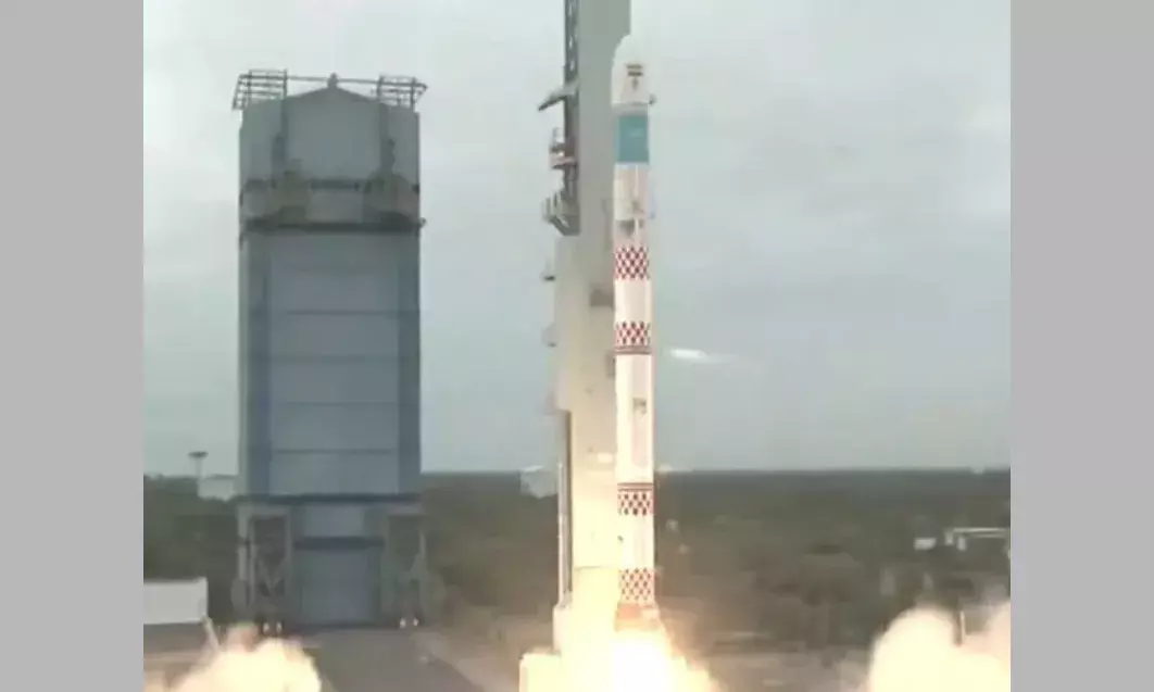 इसरो ने रचा इतिहास, नया छोटा रॉकेट SSLV किया लॉन्च इसरो ने रचा इतिहास, नया छोटा रॉकेट SSLV किया लॉन्च