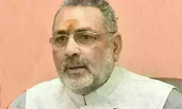 केंद्रीय मंत्री गिरिराज सिंह ने कसा तंज, कहा - लालू जी सांप आपके घर में घुस गया है