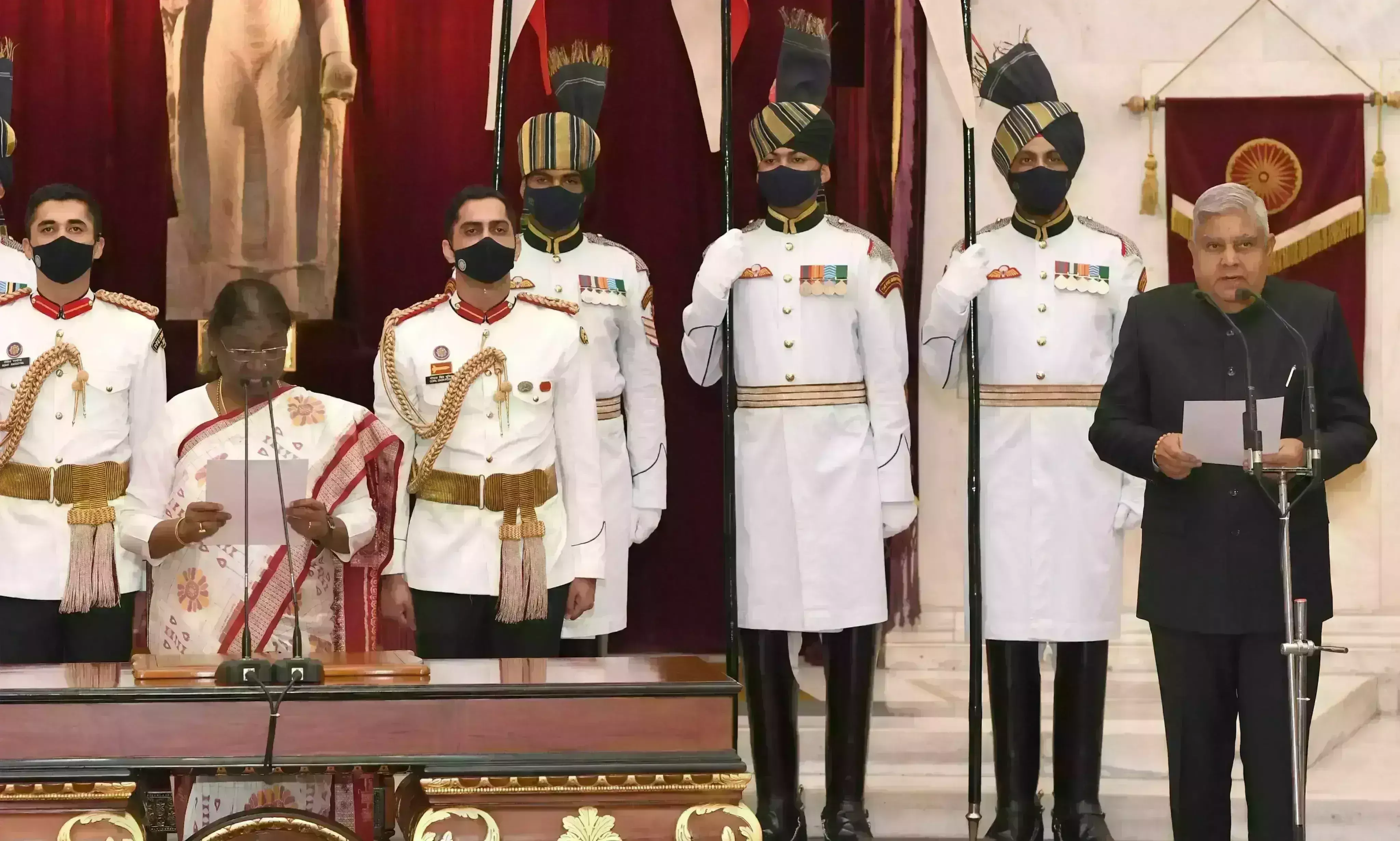 देश के 14वें उपराष्ट्रपति बने जगदीप धनखड़, राष्ट्रपति मुर्मू ने दिलाई शपथ देश के 14वें उपराष्ट्रपति बने जगदीप धनखड़, राष्ट्रपति मुर्मू ने दिलाई शपथ