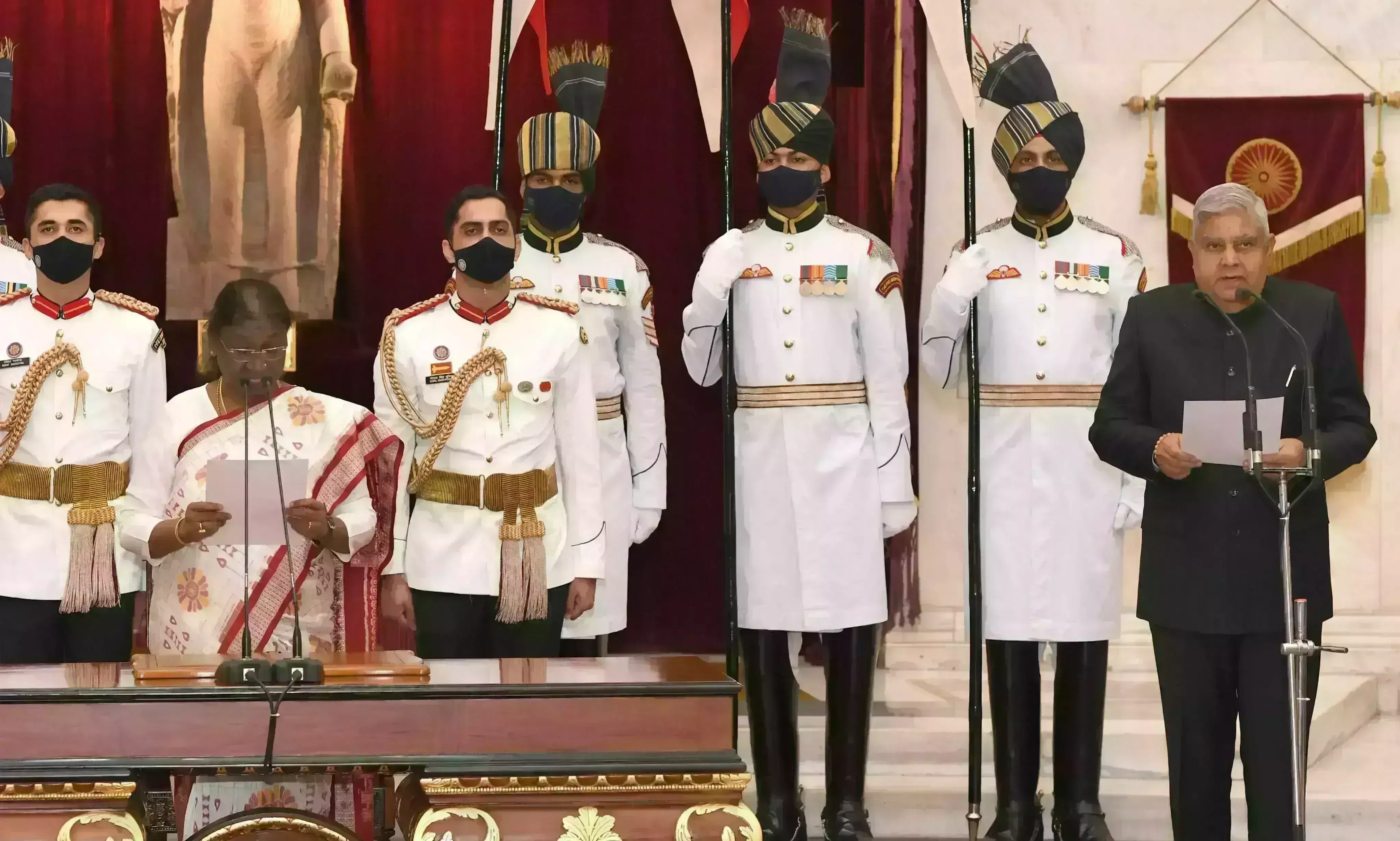 देश के 14वें उपराष्ट्रपति बने जगदीप धनखड़, राष्ट्रपति मुर्मू ने दिलाई शपथ देश के 14वें उपराष्ट्रपति बने जगदीप धनखड़, राष्ट्रपति मुर्मू ने दिलाई शपथ