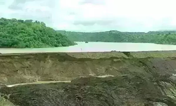 मप्र में नवनिर्मित बांध नहीं झेल पाया पहली बारिश, दीवारों से रिसाव शुरू, 11 गांव कराएं खाली मप्र में नवनिर्मित बांध नहीं झेल पाया पहली बारिश, दीवारों से रिसाव शुरू, 11 गांव कराएं खाली