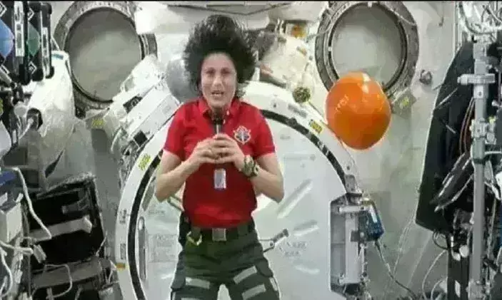 अंतरिक्ष से आया स्वतंत्रता दिवस की बधाई का संदेश, देखें वीडियो अंतरिक्ष से आया स्वतंत्रता दिवस की बधाई का संदेश, देखें वीडियो