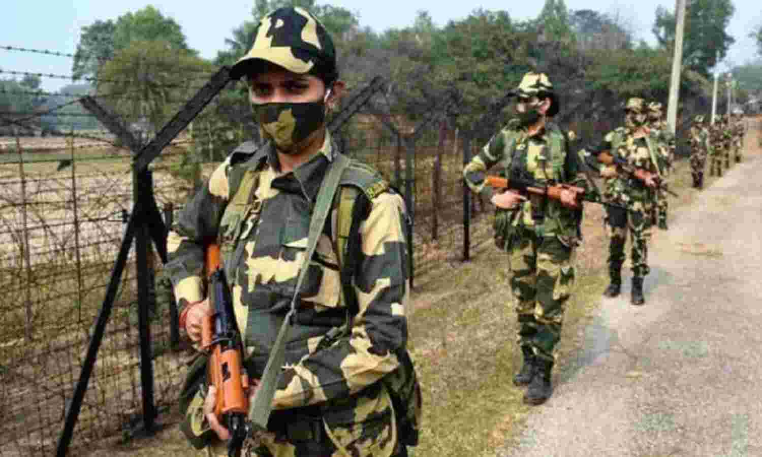 बंगाल में बीएसएफ ने एक बांग्लादेशी सहित दो को पकड़ा, घुसपैठ के दौरान किया गिरफ्तार बंगाल में बीएसएफ ने एक बांग्लादेशी सहित दो को पकड़ा, घुसपैठ के दौरान किया गिरफ्तार