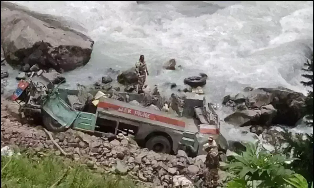 पहलगाम में ITBP की बस खाई में गिरी, 6 जवान शहीद, कई घायल