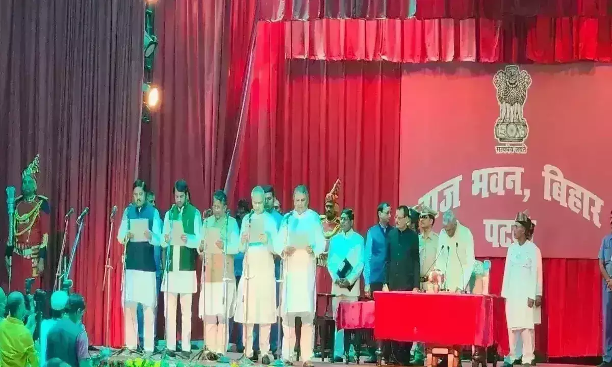 बिहार में मंत्रिमंडल का विस्तार, तेजप्रताप समेत 31 मंत्रियों ने ली शपथ