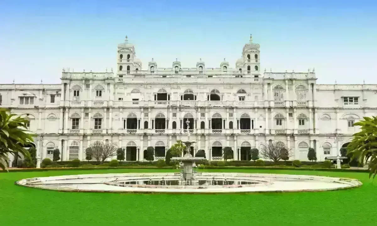 सिंधिया के महल में जबरन घुसी महिला, खुद को महारानी बता जमकर किया हंगामा, FIR  दर्ज