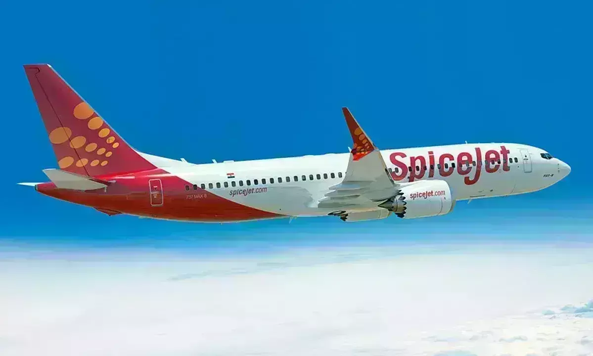 DGCA की स्पाइसजेट पर बड़ी कार्रवाई, पायलट का लाइसेंस 6 महीने के लिए किया निलंबित DGCA की स्पाइसजेट पर बड़ी कार्रवाई, पायलट का लाइसेंस 6 महीने के लिए किया निलंबित