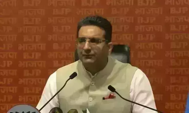 भाजपा ने आप पर किया पलटवार, कहा- केजरीवाल जिस नेता को ईमानदारी का सर्टिफिकेट देते हैं, वो जेल जरूर जाता है भाजपा ने आप पर किया पलटवार, कहा- केजरीवाल जिस नेता को ईमानदारी का सर्टिफिकेट देते हैं, वो जेल जरूर जाता है