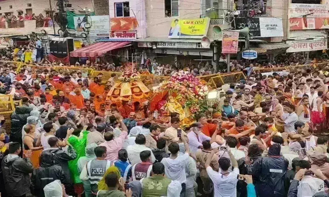 धूमधाम से निकली बाबा महाकाल की शाही सवारी, भक्तों में दिखा उत्साह