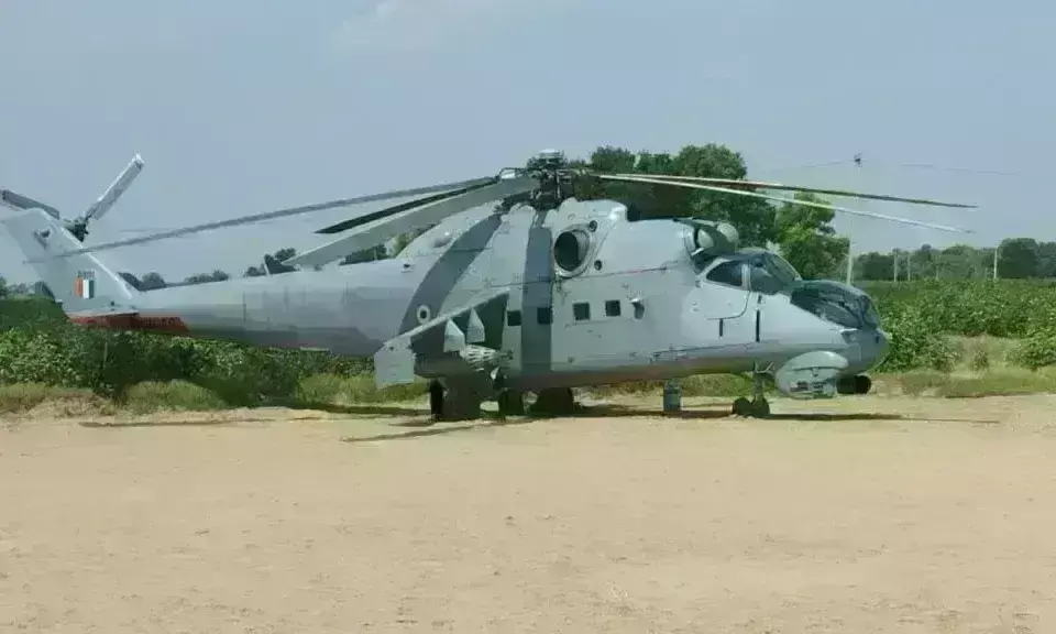 वायुसेना का हेलीकॉप्टर की हुई इमरजेंसी लैंडिंग, पांच सैनिकों समेत आठ लोग थे सवार