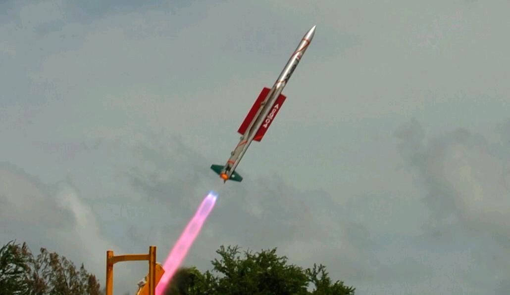 DRDO ने नौसेना के सीक्रेट वेपन का किया सफल परीक्षण, सरफेस टू एयर में दागी मिसाइल