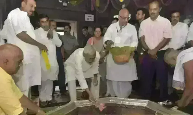 विष्णुपद मंदिर में नीतीश कुमार ने दिलाई मुस्लिम मंत्री को एंट्री, भाजपा ने सनातन धर्म का बताया अपमान