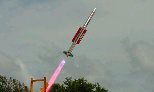 DRDO ने नौसेना के सीक्रेट वेपन का किया सफल परीक्षण, सरफेस टू एयर में दागी मिसाइल