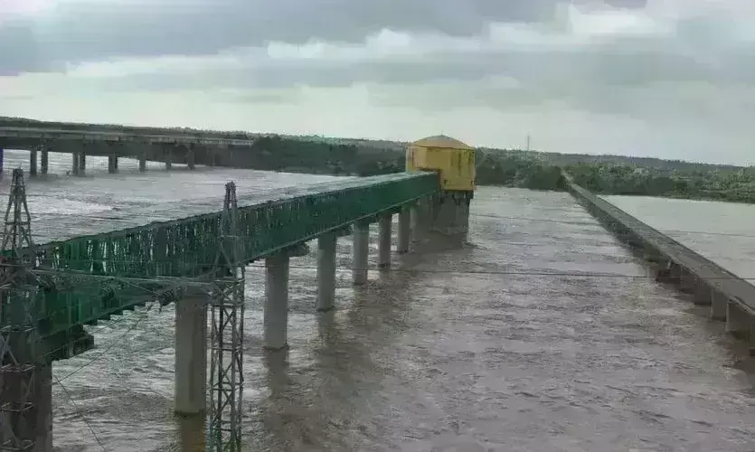 धौलपुर में चंबल खतरे के निशान से 12 मीटर ऊपर, सेना ने संभाला मोर्चा