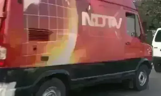 अडाणी ग्रुप को NDTV के शेयरों के लिए सेबी से लेबो होगी मंजूरी, रॉय दंपत्ति पर रोक बनी अड़ंगा