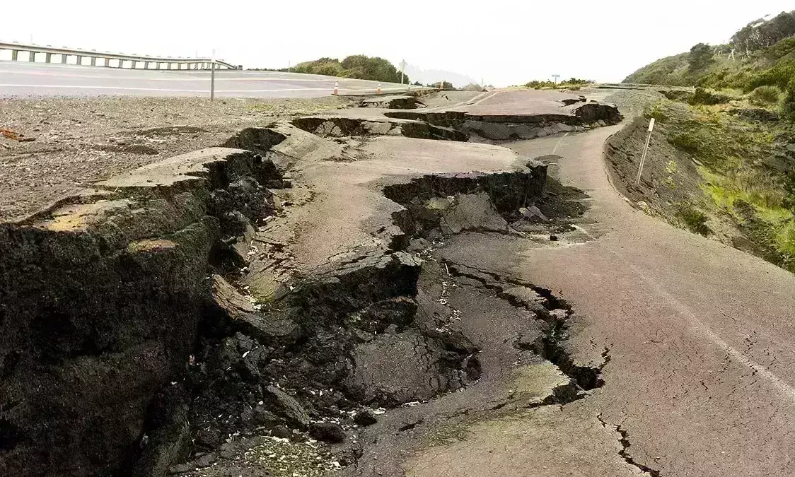 जम्मू कश्मीर में 1 घंटे के अंदर आए भूकंप के दो झटके, लोग डरकर सड़कों पर निकले