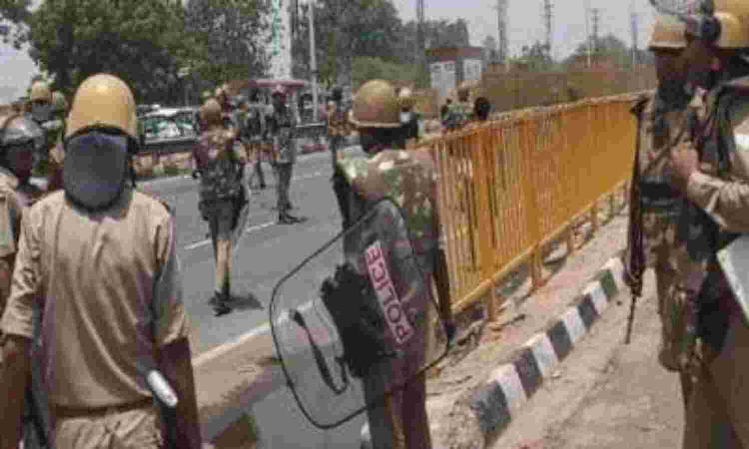 प्रधानमंत्री के दौरे से पहले भुज में सांप्रदायिक हिंसा, दुकानों एवं धर्मस्थलों में तोड़फोड़