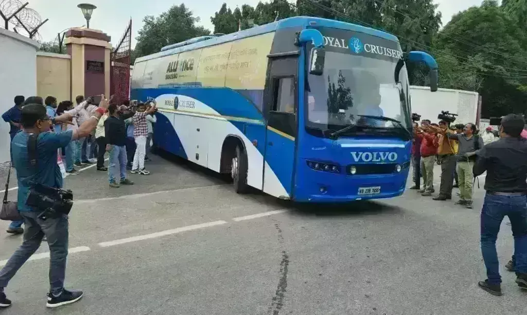 झारखंड में गहराया राजनीतिक संकट, विधायक छत्तीसगढ़ के लिए रवाना