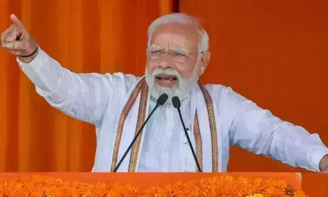 प्रधानमंत्री पहुंचे भुज, कहा - गुजरात में निवेश रोकने की साजिशें हुईं, लेकिन राज्य ने तरक्की की नई राह को चुना