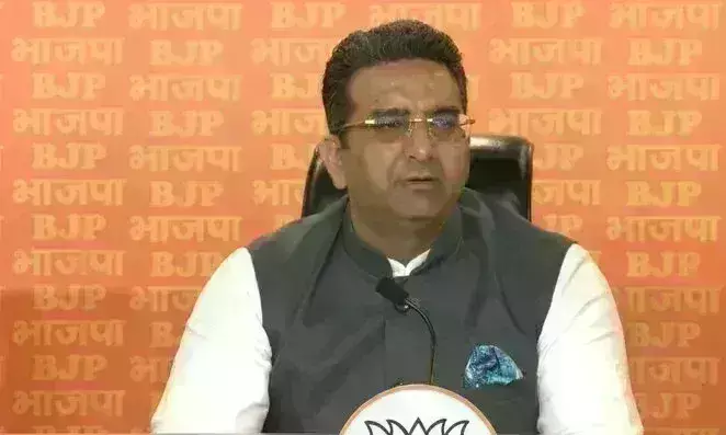 केजरीवाल सरकार बच्चों के टॉयलेट को बता रही क्लासरूम, भाजपा ने खोली शिक्षा घोटाले की पोल केजरीवाल सरकार बच्चों के टॉयलेट को बता रही क्लासरूम, भाजपा ने खोली शिक्षा घोटाले की पोल