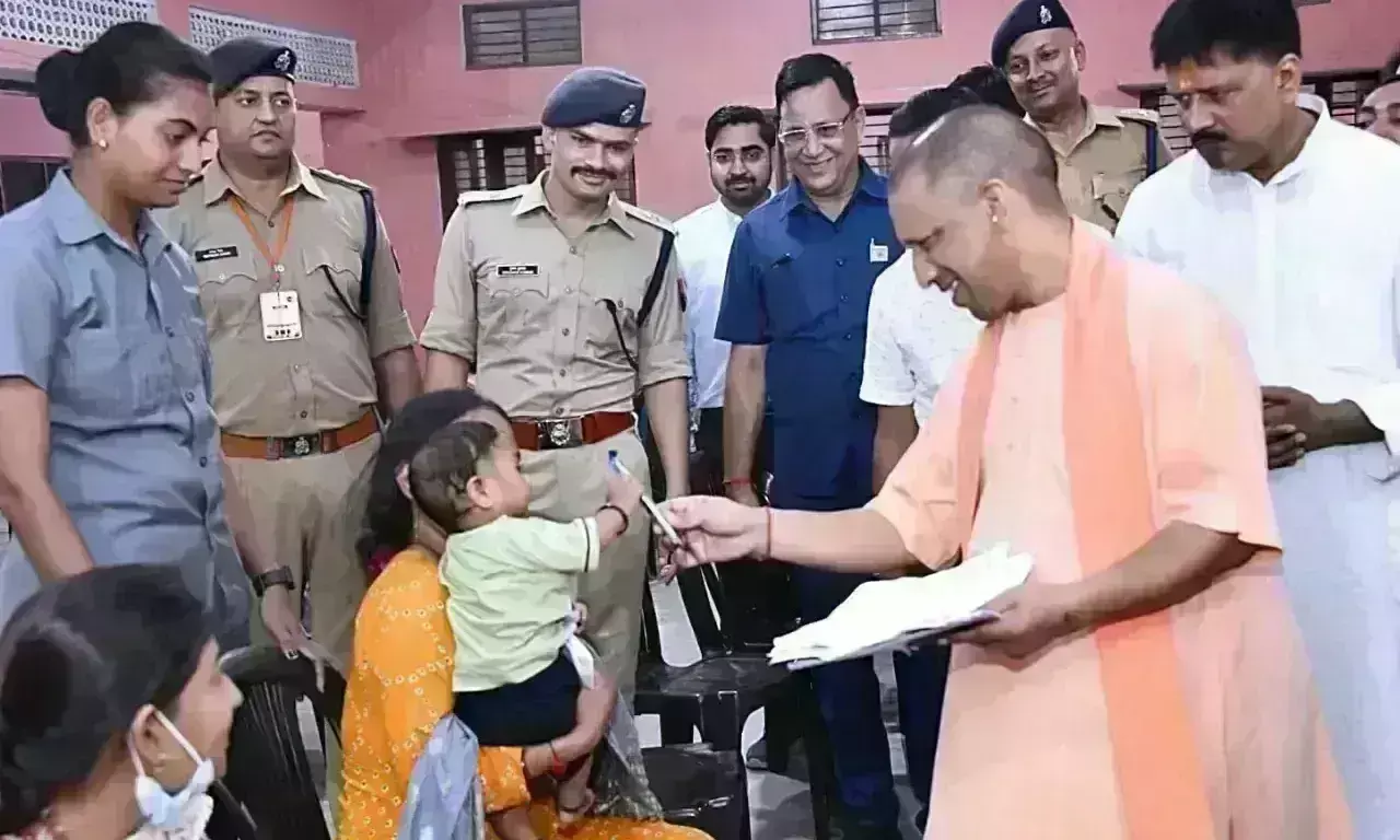 मुख्यमंत्री ने जनता दर्शन में सुनी लोगों की फरियाद, कहा - अपराधियों पर करें सख्त कार्रवाई