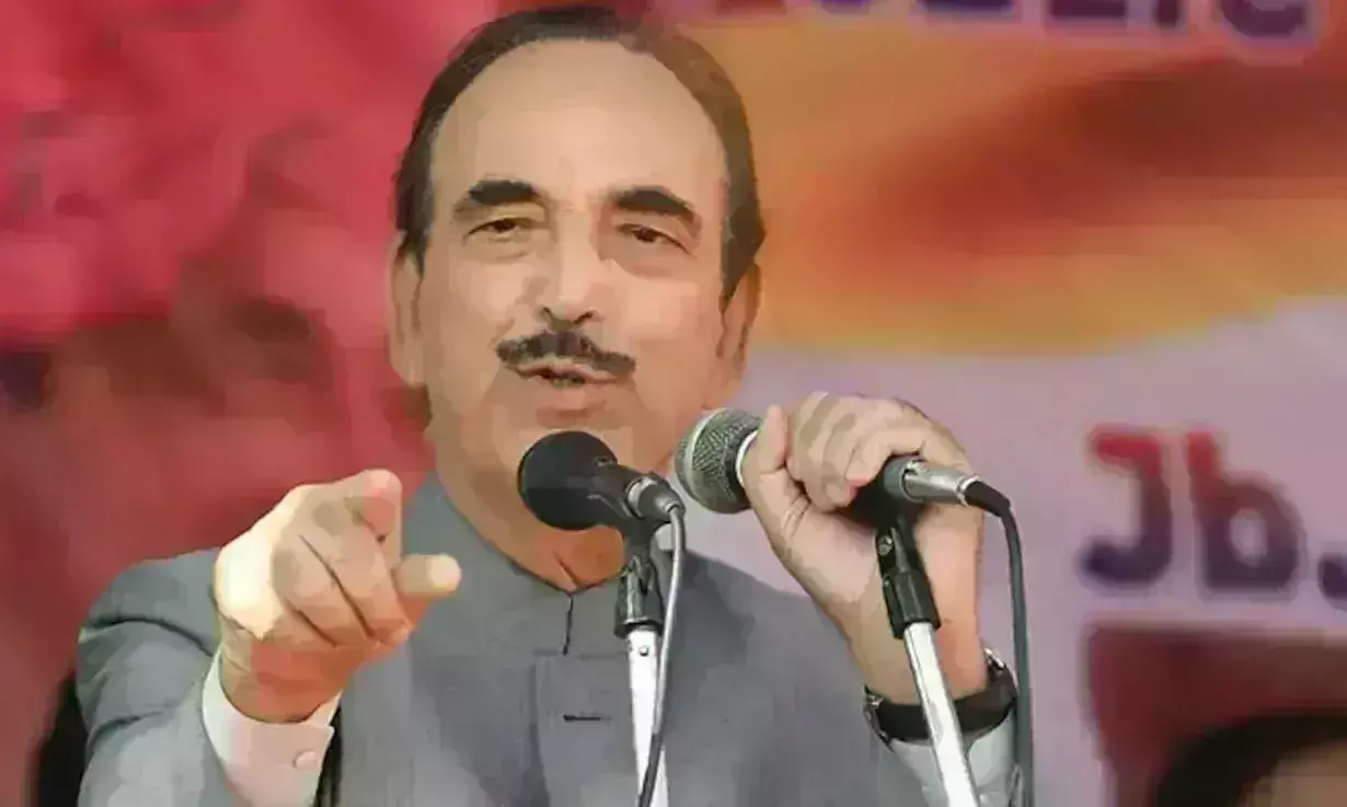 गुलाम के समर्थन में नहीं थम रहा इस्तीफों का दौर, अब छात्र नेताओं ने छोड़ा साथ गुलाम के समर्थन में नहीं थम रहा इस्तीफों का दौर, अब छात्र नेताओं ने छोड़ा साथ