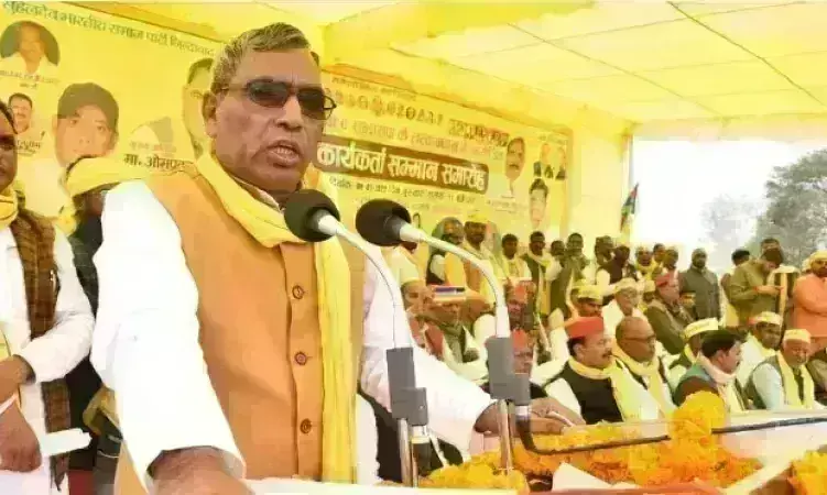 दूसरों को मात देने वाले ओपी राजभर अपनों से ही खा गए गच्चा, 30 नेताओं ने छोड़ी पार्टी