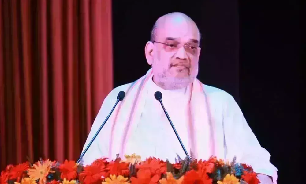 केंद्रीय गृहमंत्री अमित शाह की सुरक्षा में भारी चूक, सांसद का पीए बताकर नजदीक पहुंचा अनजान शख्स केंद्रीय गृहमंत्री अमित शाह की सुरक्षा में भारी चूक, सांसद का पीए बताकर नजदीक पहुंचा अनजान शख्स