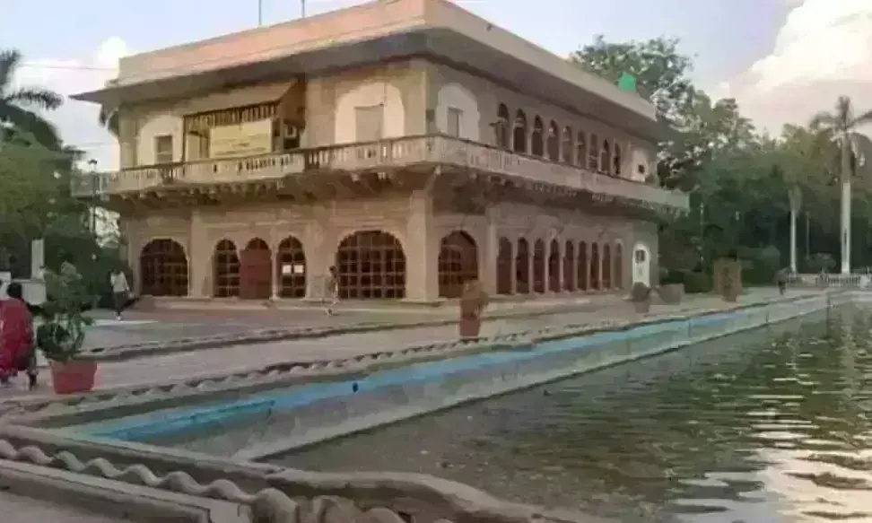 निगम में चेहरे बदले पर नहीं बदली शहर की सूरत, पहले की तरह आज भी बह रहा है सीवर का पानी निगम में चेहरे बदले पर नहीं बदली शहर की सूरत, पहले की तरह आज भी बह रहा है सीवर का पानी