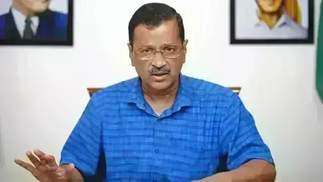 केजरीवाल का दावा : आप के गुजरात कार्यालय पर पड़ा छापा, पुलिस ने बताया सफेद झूठ