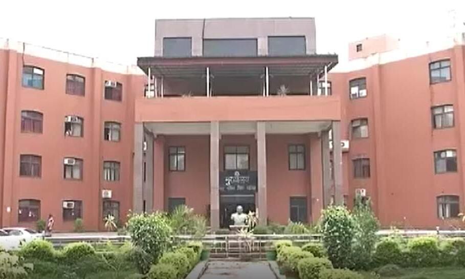 आउटसोर्स कर्मचारी घोटाला : 31 लोगों से एक एक लाख रूपए भर्ती के लिए, छह महीने का वेतन डकार गए आउटसोर्स कर्मचारी घोटाला : 31 लोगों से एक एक लाख रूपए भर्ती के लिए, छह महीने का वेतन डकार गए