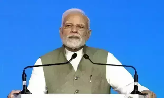 प्रधानमंत्री ने कहा - डेयरी क्षेत्र की रीढ़ हैं महिलाएं और छोटे किसान