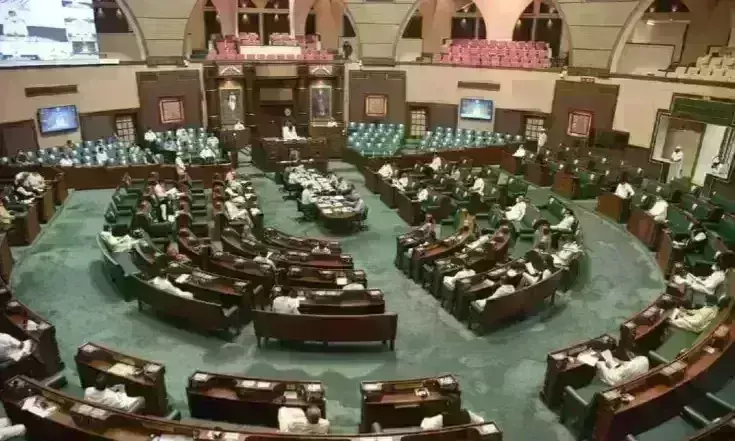 मप्र विधानसभा में विपक्ष ने किया हंगामा, जमकर हुई धक्कामुक्की, विधायक का पजामा फटा