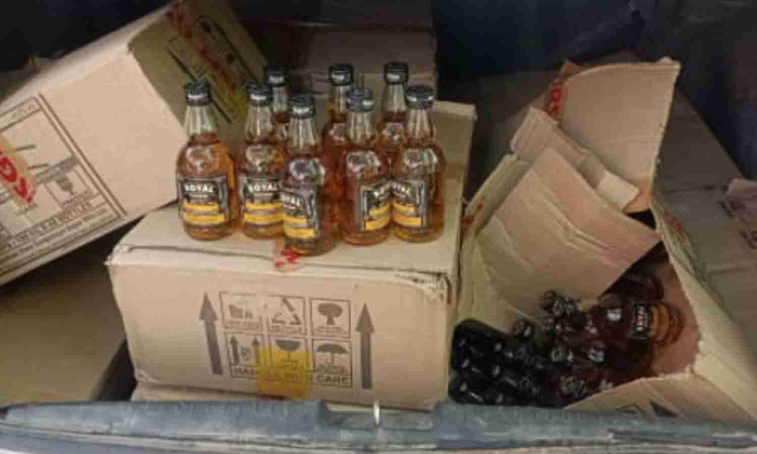 जबलपुर में कार से एक हजार पाव देशी अवैध शराब जप्त, आरोपित फरार जबलपुर में कार से एक हजार पाव देशी अवैध शराब जप्त, आरोपित फरार