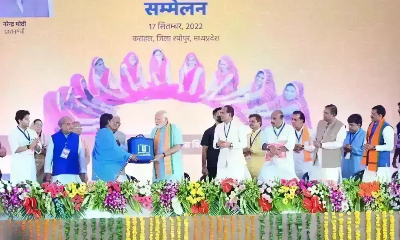 जन्मदिन पर मां को याद कर भावुक हुए प्रधानमंत्री, कहा- उनके पास नहीं जा सका, लेकिन लाखों माताएं दे रहीं आशीर्वाद