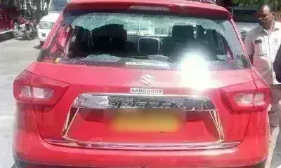 गृहमंत्री अमित शाह की सुरक्षा में चूक, काफिले के सामने अचनाक एक शख्स ने रोक दी अपनी कार गृहमंत्री अमित शाह की सुरक्षा में चूक, काफिले के सामने अचनाक एक शख्स ने रोक दी अपनी कार