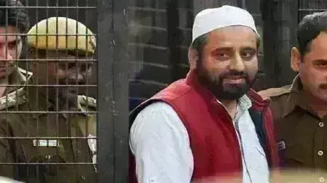 कोर्ट ने आप विधायक अमानतुल्ला खान को चार दिन की रिमांड पर सौंपा, होगी कड़ी पूछताछ कोर्ट ने आप विधायक अमानतुल्ला खान को चार दिन की रिमांड पर सौंपा, होगी कड़ी पूछताछ