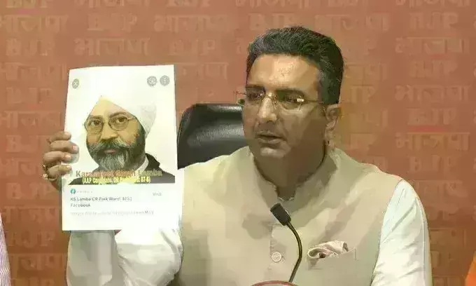 भाजपा का केजरीवाल पर तंज, खुद को कट्टर ईमानदार बताने वाले निकले कट्टर बेईमान भाजपा का केजरीवाल पर तंज, खुद को कट्टर ईमानदार बताने वाले निकले कट्टर बेईमान