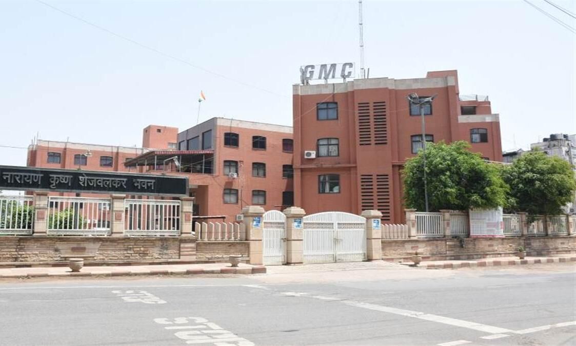 ग्वालियर में आउटसोर्स भर्ती घोटाले की जांच में लीपापोती, कर्मचारियों की होगी परेड ग्वालियर में आउटसोर्स भर्ती घोटाले की जांच में लीपापोती, कर्मचारियों की होगी परेड