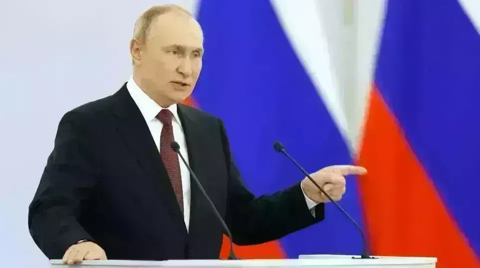 रूस के राष्ट्रपति पुतिन ने पश्चिमी देशों को सुनाई खरी-खोटी, कहा - तुमने भारत को लूटा