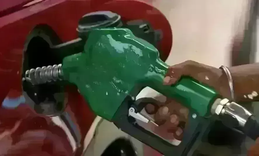 कार-बाइक चलाने से पहले साथ रख ले ये...कागज, इसके बिना नहीं मिलेगा पेट्रोल