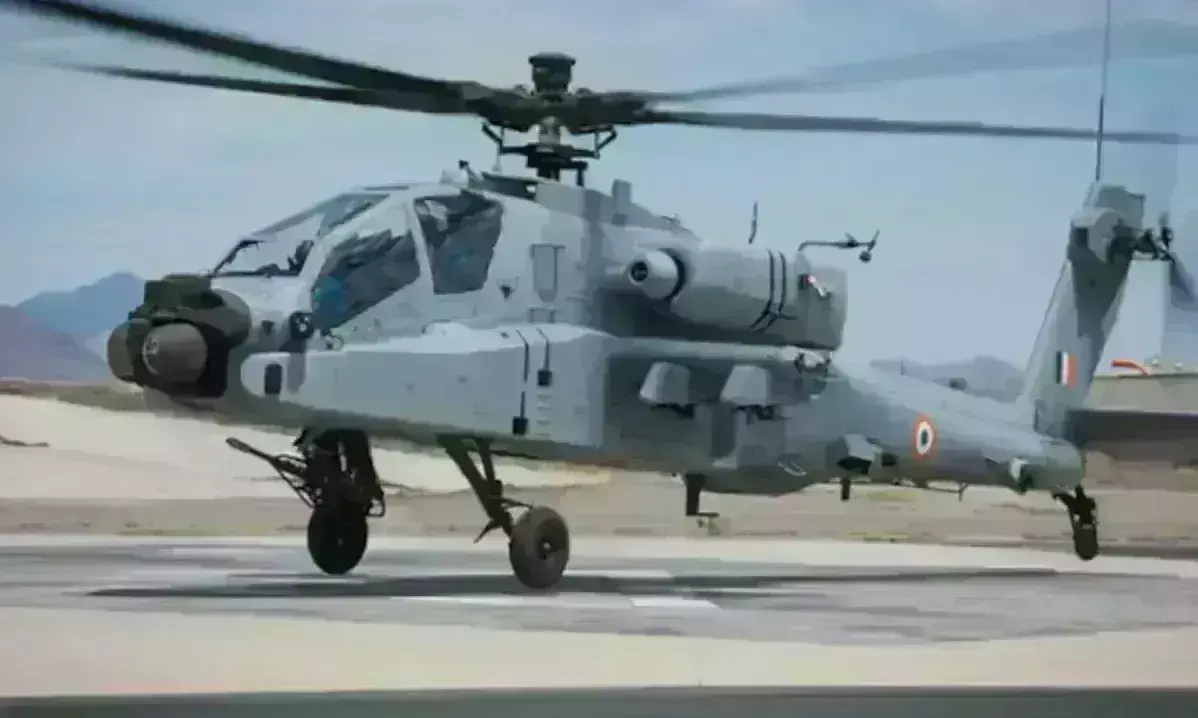 वायुसेना को मिला स्वदेशी लड़ाकू हेलीकॉप्टर LCH, पाकिस्तान और चीन सीमा पर रखेगा नजर वायुसेना को मिला स्वदेशी लड़ाकू हेलीकॉप्टर LCH, पाकिस्तान और चीन सीमा पर रखेगा नजर